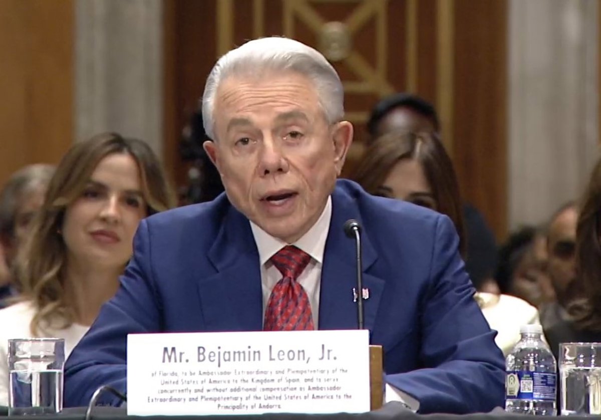 El embajador de EE.UU. en España intercederá entre Indra y GDELS y fomentará aumentar el gasto